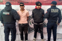 Alejandro “N” de 28 años y Arturo “N” de 26 años, fueron trasladados a la Agencia del Ministerio Público correspondiente, donde se definirá su estatus legal.