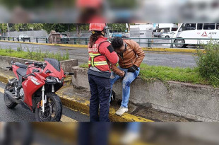 El personal del Departamento de Rescate y Atención Prehospitalaria acudió de inmediato a la intersección de Paseo Tollocan y Heriberto Enríquez.