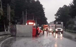 #Video: volcadura en la México -Toluca detiene el tráfico