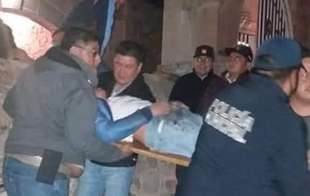 En el lugar se concentraron decenas de vecinos al ser alertados de unos hombres dentro del templo en la comunidad de Belén