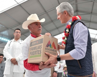 Inicia Alfredo del Mazo entrega de canastas alimentarias