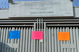 Los padres pidieron la intervención de autoridades de los Servicios Educativos Integrados al Estado de México (SEIEM) para atender sus inquietudes.