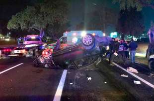 El carro quedó volcado en plenos carriles centrales de Paseo Tollocan