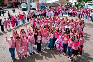 El DIF Metepec realizó una caminata para promover la prevención del cáncer de mama y acercó servicios gratuitos de detección y orientación a la población.