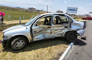 La persona que perdió la vida viajaba en un Chevy color gris.