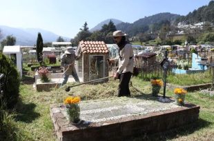 Jornada de limpieza en panteones de Huixquilucan 