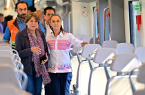 La presidenta Claudia Sheinbaum y la gobernadora Delfina Gómez durante el primer recorrido de supervisión del Tren Suburbano AIFA–Lechería.