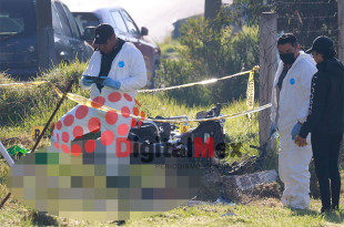 Al lugar acudieron paramédicos del Servicio de Urgencias del Estado de México, quienes confirmaron que tanto el hombre como la mujer ya no presentaban signos vitales.