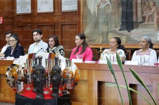 Durante la presentación del libro “Bebidas Rituales de los Pueblos Originarios del Estado de México”, autoridades y participantes destacaron la importancia de preservar las tradiciones indígenas.