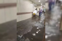 Agua contaminada cubre pasillos y áreas médicas de la Clínica 53 del IMSS