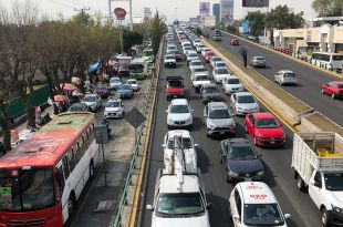 Las maniobras comenzaron desde la madrugada, lo que causó retraso a los miles de automovilistas que a diario toman esta vialidad.