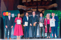 Durante el evento, realizado en el Polyforum Cultural Siqueiros en la Ciudad de México, Daniel Sibaja, secretario de Movilidad del Edoméx explicó que los beneficios de la tarjeta de Débito y Ahorro MOVIMEX.