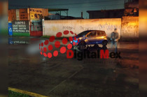 La víctima circulaba en una motocicleta Pulsar gris cuando, al llegar al cruce de Privada Cuauhtémoc y Avenida San Jerónimo, se impactó contra un Chevrolet Spark azul.