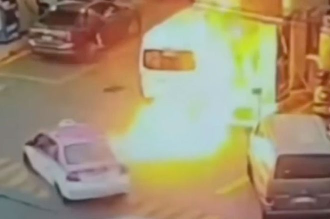 El incendio ocurrió mientras la unidad cargaba combustible en San Bartolo Tenayuca