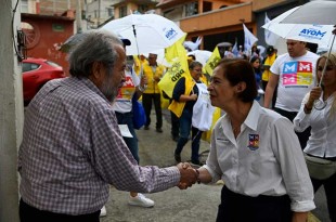 Angélica Moya Marín, en su recorrido por la colonia México 68