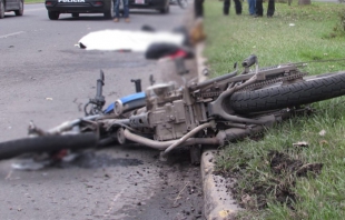 Autobús mata a estudiante en moto frente a Ciudad Universitaria