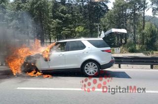 #Video: Se incendia camioneta sobre la carretera México-Toluca