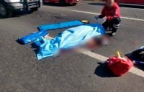 Muere hombre al intentar cruzar la México-Toluca frente a las Outlet