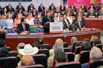 “Al margen de la ley nada y por encima de la ley nadie”: gobernadora Delfina Gómez.