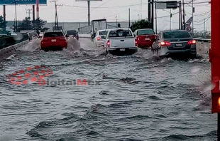 Vuelven los encharcamientos: así luce Bulevar Aeropuerto con las lluvias de esta tarde