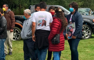 A pie de carretera familiares de fallecidos en accidente de la #México-Toluca los recuerdan