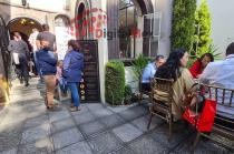 Con aforos y horarios regulares, restauranteros esperan recibir clientes.