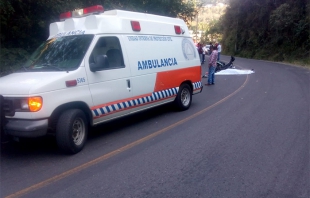 Muere motociclista al ser arrollado en la carretera a #ValleDeBravo