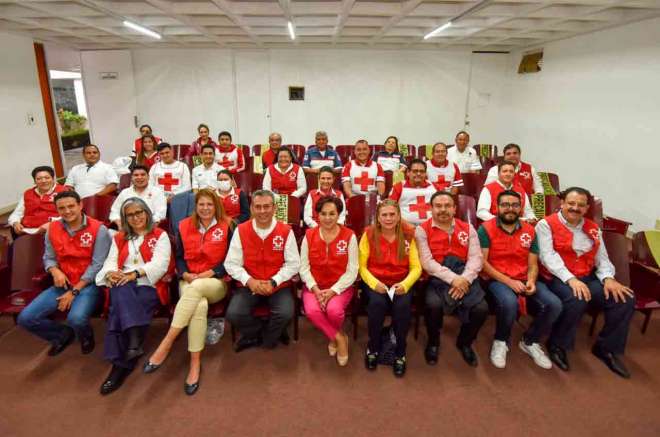 Integrantes del nuevo Consejo Consultivo de la Cruz Roja en Toluca
