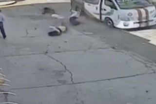 #Video #Impactante: Pasajeros se lanzan de combi para evitar asalto, en #Edomex