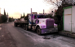 Roban tráiler con 35 toneladas de varilla en Tultitlán