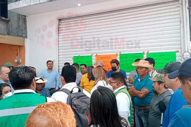 #Luvianos: Habitantes se manifiestan en oficinas de CFE por pésimo servicio
