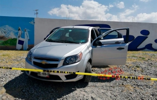 #ÚltimaHora: Tras persecución hallan en auto a guardia de seguridad muerto y armas largas, en Zinacantepec