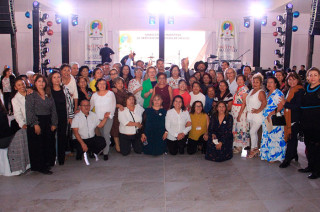 Miles de profesores pensionados, con más de tres décadas de servicio, participaron en los festejos