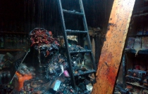Sofocan bomberos de Toluca incendio en tienda de abarrotes