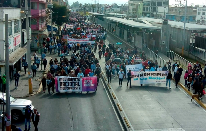 Municipios marchan desde #Neza a la Cámara de Diputados por un incremento en el presupuesto