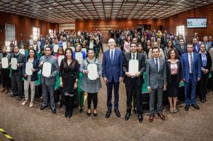 La UAEMéx celebra la entrega de 45 definitividades a su destacado personal académico, comprometido con la excelencia educativa.