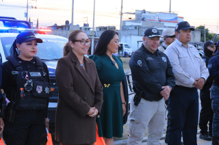 Azucena Cisneros Coss y María del Rosario Payne Islas, junto con el comisario César Cardoso Hernández, encabezaron el banderazo de salida del operativo Blindaje.