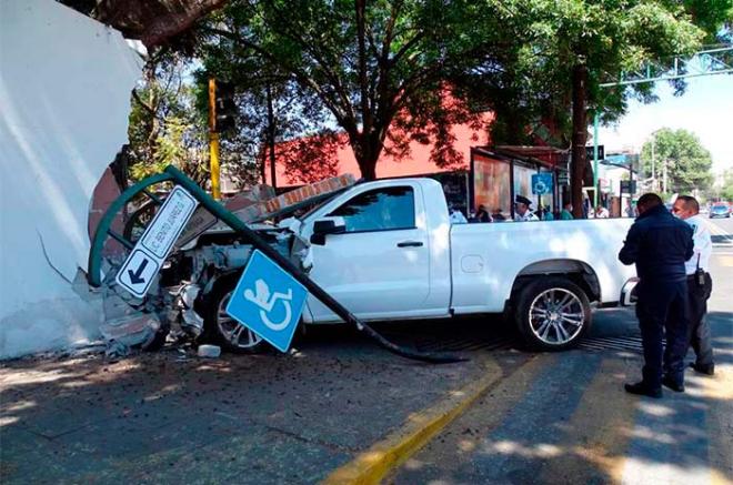 Al lugar llegó una ambulancia del SUEM para auxiliarlo