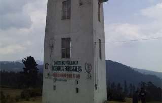 Vecinos expresaron que cada año se contrata solo una persona para vigilar en la torre los incendios