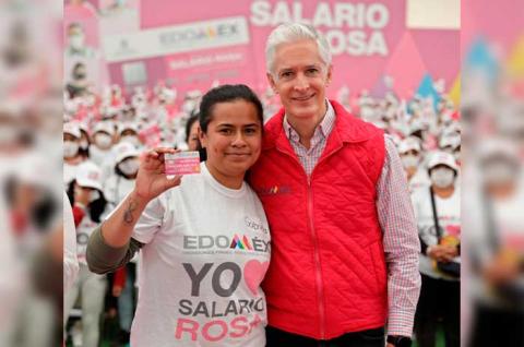 Alfredo del Mazo entregó cinco mil 300 tarjetas del programa Salario Rosa, en Huehuetoca.
