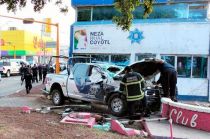 #Impactante video: Vuelca camioneta patrulla donde viajaban policías, en Edoméx