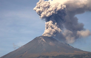 Viernes de explosiones en el volcán Popocatépetl