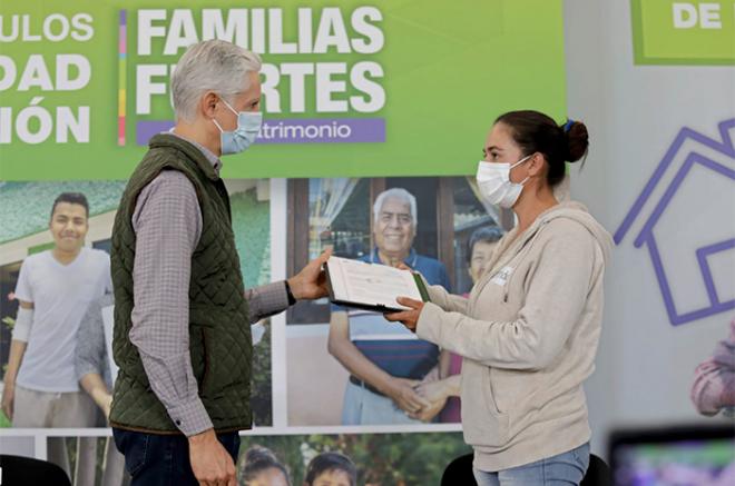 Desde Tenancingo, el Ejecutivo estatal dijo que este programa de regularización de tenencia de la tierra, es un apoyo para las familias 