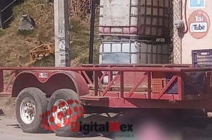 El accidente ocurrió en la intersección de las calles Vicente Guerrero y Del Rayo, donde el cuerpo de la mujer quedó tendido frente a un quiosco.