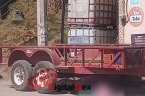 El accidente ocurrió en la intersección de las calles Vicente Guerrero y Del Rayo, donde el cuerpo de la mujer quedó tendido frente a un quiosco.