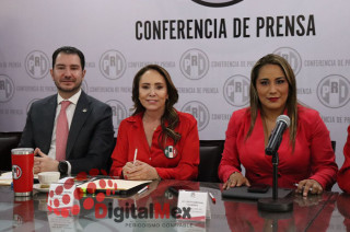 Por otro lado, Cristina Ruiz expresó su respaldo a la trabajadora del DIF municipal de Capulhuac.