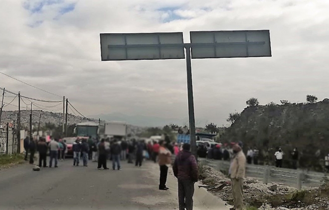 Cierran la Naucalpan-Toluca en protesta por tiraderos clandestinos