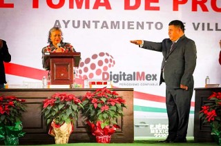 González Vázquez rindió protesta la tarde de este martes en una sesión solemne de Cabildo ante más de 3 mil personas.