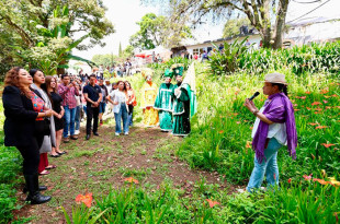 El evento celebra la riqueza de esta flor y promueve su conservación ex situ.
