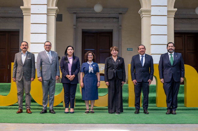 Al informe acudieron la gobernadora Delfina Gómez Álvarez, legisladores de la LXII Legislatura mexiquense y autoridades universitarias.